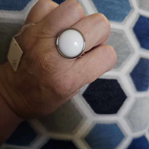 Calvin Klien Ring Round Silver And White Stone - Picture 2 of 7